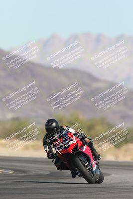 media/Oct-30-2025-Racers Edge (Thu) [[dabbdaf680]]/3-B Group/Session 2 (Turn 14)/